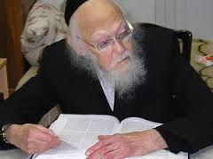 Picture of Rabbi Yosef Shalom Elyashiv.