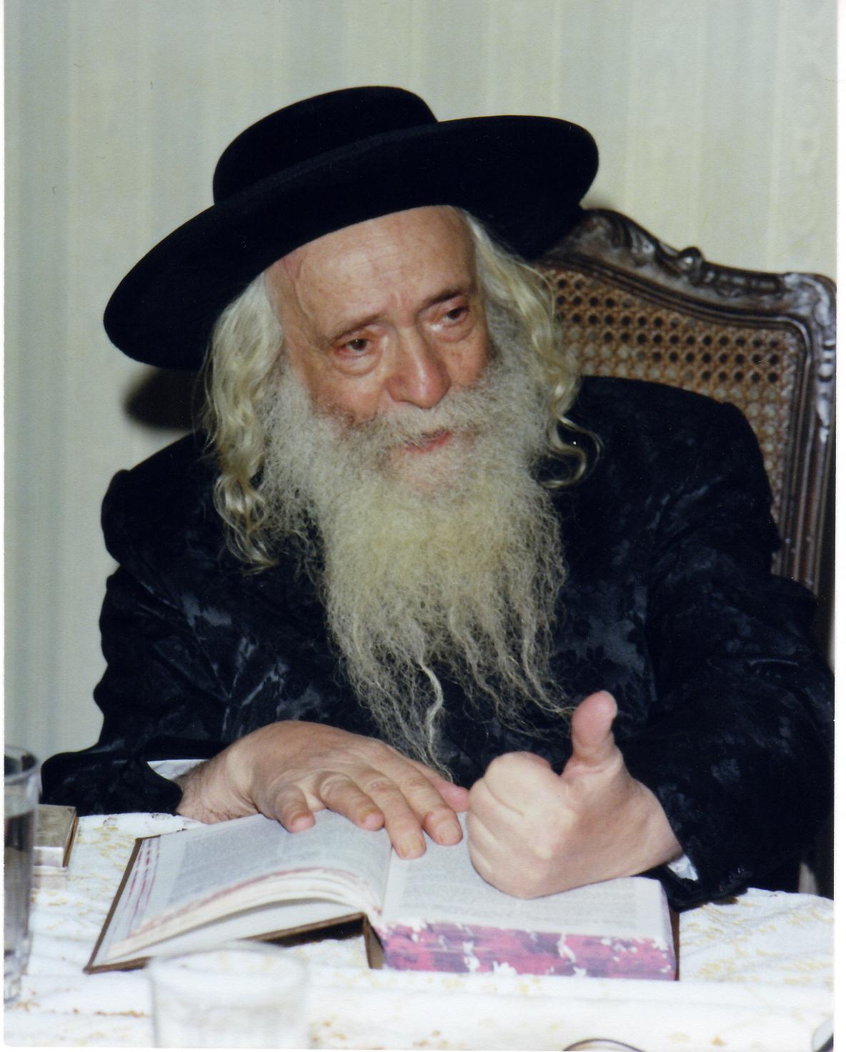 Picture of Rabbi Yekusiel Yehudah Halberstam.